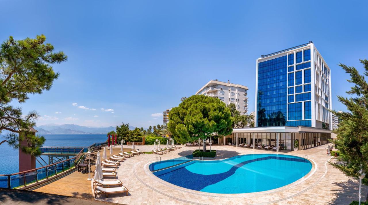 يتميز فندق ومنتجع وسبا أوز هوتيلز أنطاليا بانة من أجمل فنادق أنطاليا 5 نجوم
