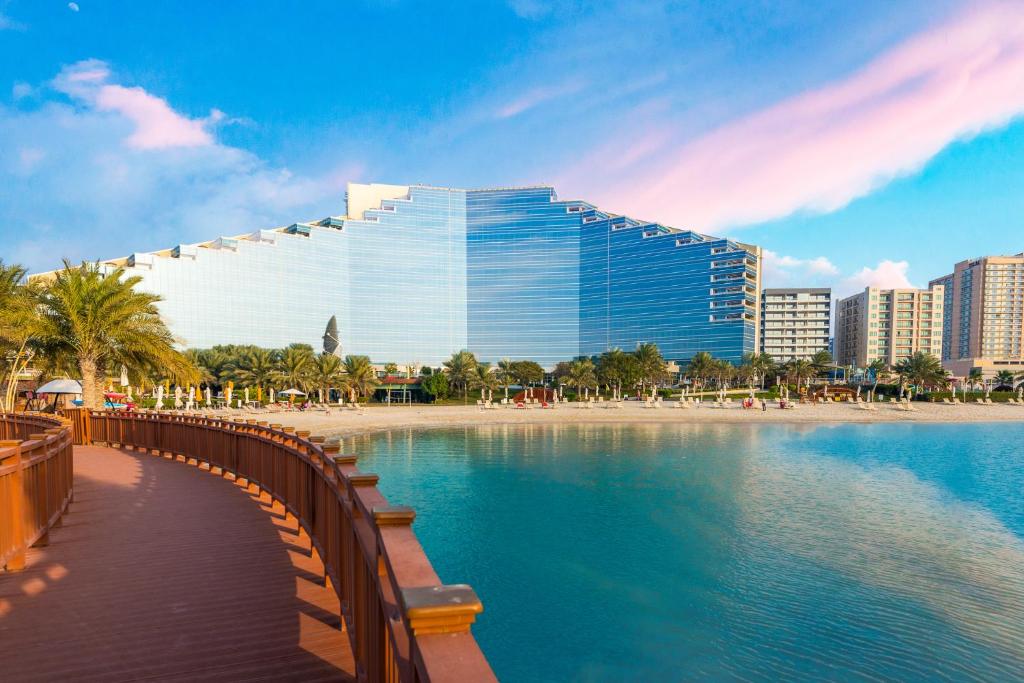  فندق آرت روتانا البحرين من أفخم فنادق البحرين أمواج