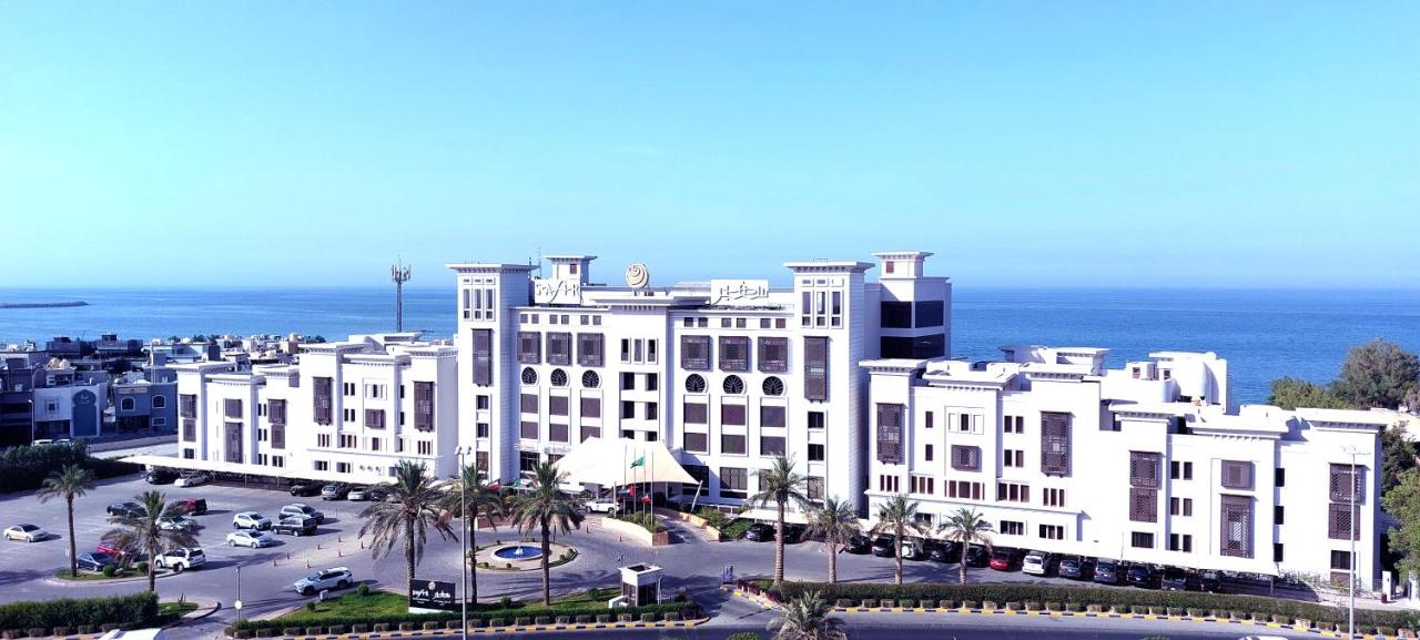 من أروع فنادق في الكويت على البحر فندق سفير الفنطاس الكويت.