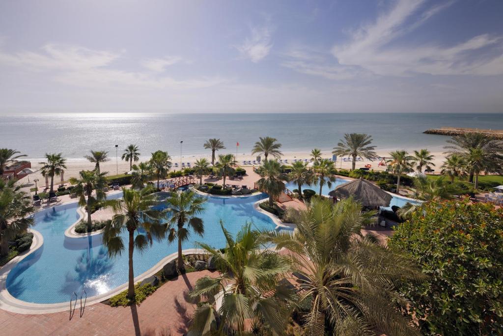 فندق موفنبيك البدع  يعتبر من أحلي فنادق على البحر في السالمية الكويت
