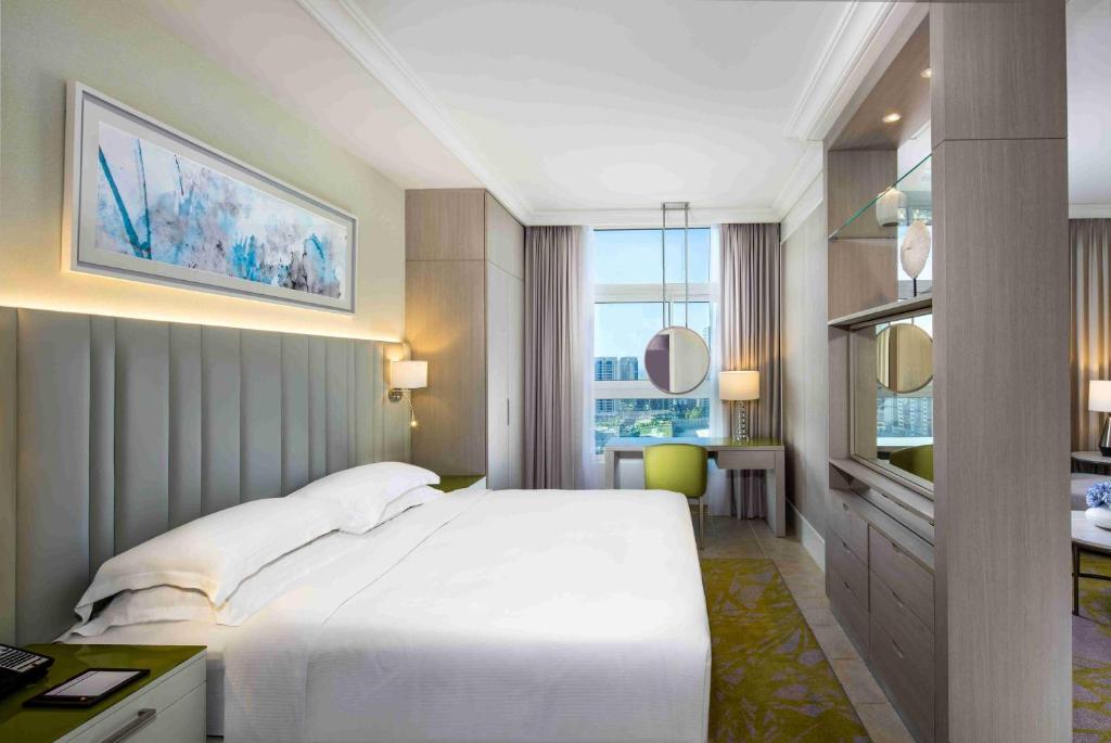 بيتش روتانا سويتس يعد من أفخم فنادق جزيرة المارية أبو ظبي