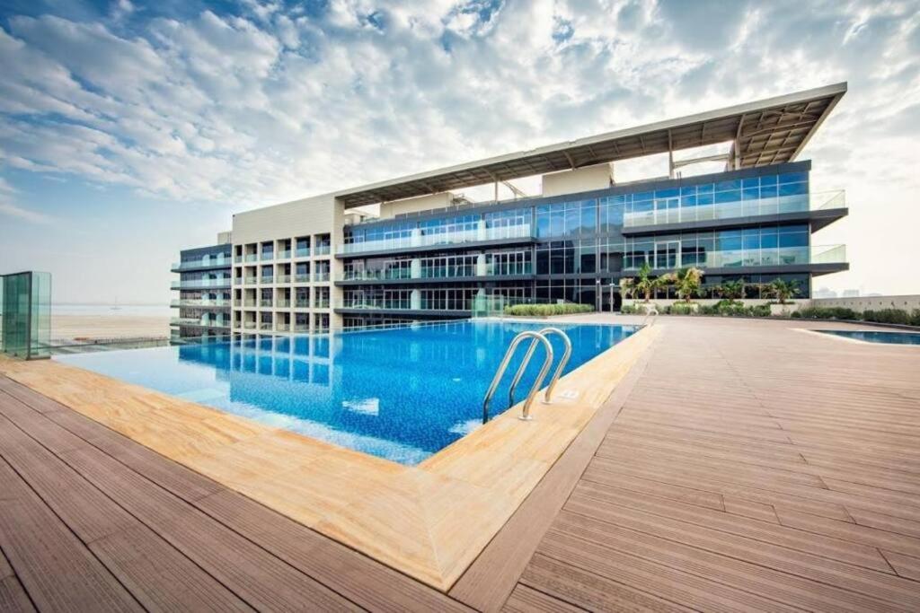 شقة سي فيو إن جزيرة السعديات من فنادق أبو ظبي السعديات.