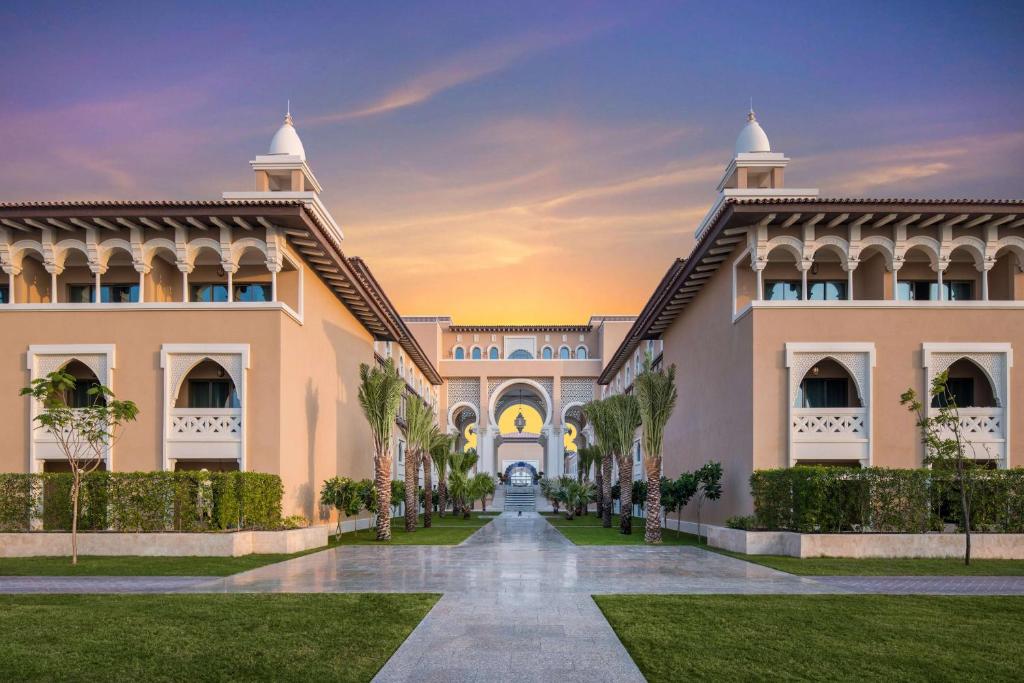 فندق ريكسوس بريميوم جزيرة السعديات فندق بمسبح خاص في أبو ظبي