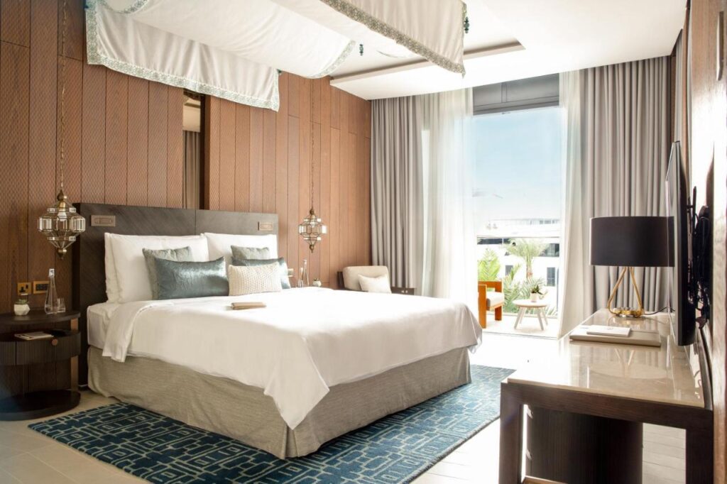 فندق جميرا أبو ظبي السعديات من فنادق مسبح خاص أبو ظبي الفخمة.