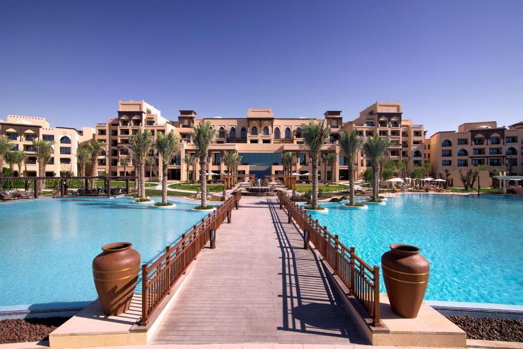 فندق روتانا السعديات أبو ظبي من أجمل فنادق السعديات في أبو ظبي على البحر.