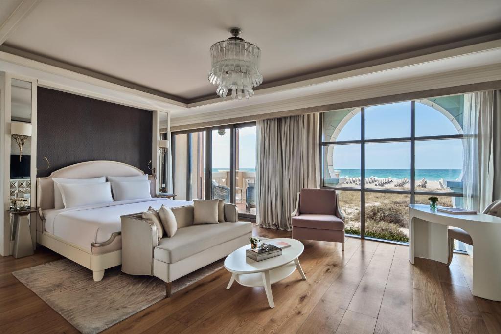  فندق كلوب بريفيه باي ريكسوس السعديات من أشهر فنادق السعديات على البحر.