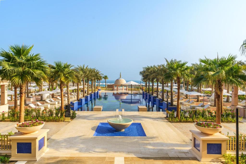 ريكسوس مارينا أبو ظبي يعتبر من أفضل فنادق أبو ظبي مطلة على البحر

