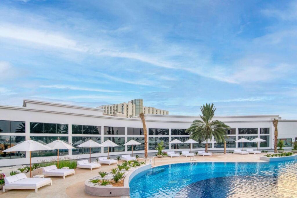 فندق ذا سانت ريجيس أبو ظبي الكورنيش من فنادق أبو ظبي على البحر.