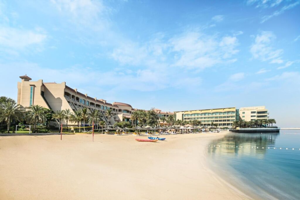 فندق شاطئ الراحة أبو ظبي من أفضل فنادق أبو ظبي للعائلات.