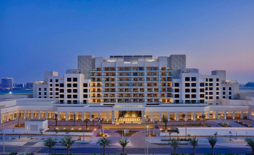 فندق هيلتون أبو ظبي جزيرة ياس من فنادق شبابية أبو ظبي الفاخرة.