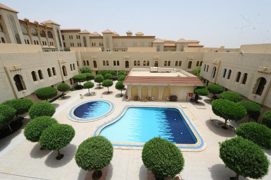 مداريم الرياض هو واحد من أفخم فنادق الرياض فيها مسبح